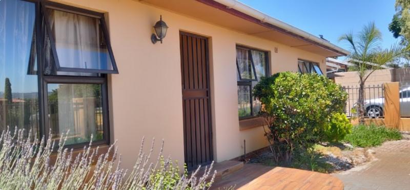 To Let 4 Bedroom Property for Rent in St Dumas Western Cape